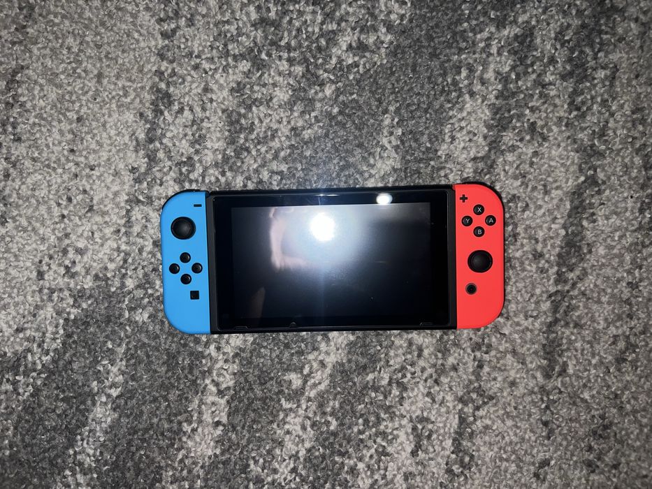 Nintendo Switch + gra + akcesoria Stan Idealny