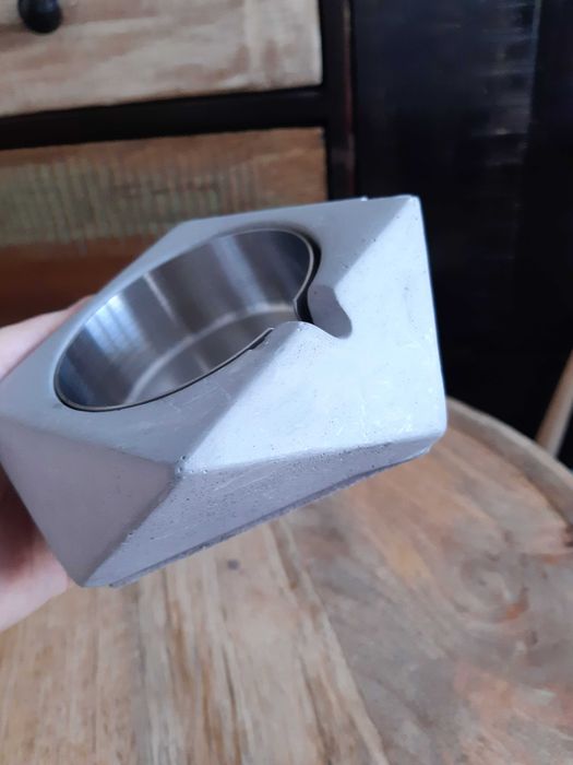 Dekoracyjna popielnica Zara Home betonowa z wkładem