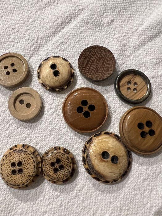 Botões vintage em madeira.
