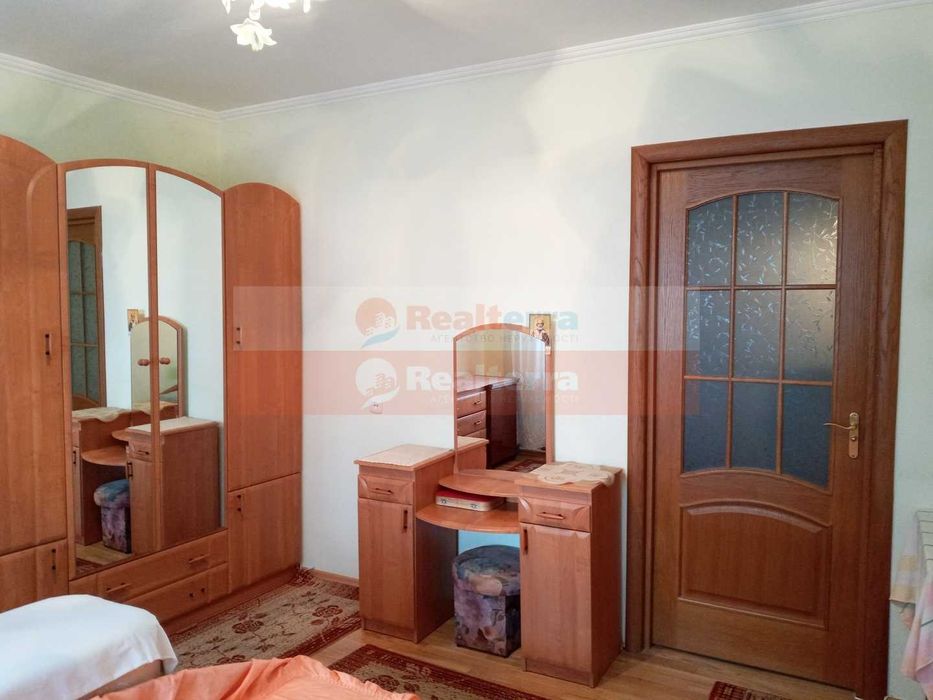 Здається одна кімната, Петра Григоренка 38, Метро Позняки