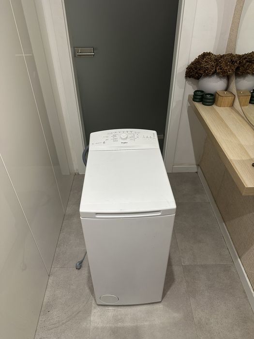 Pralka Whirlpool 5 kg, 1000 obr./min, 6th Sense – sprawna, zadbana
