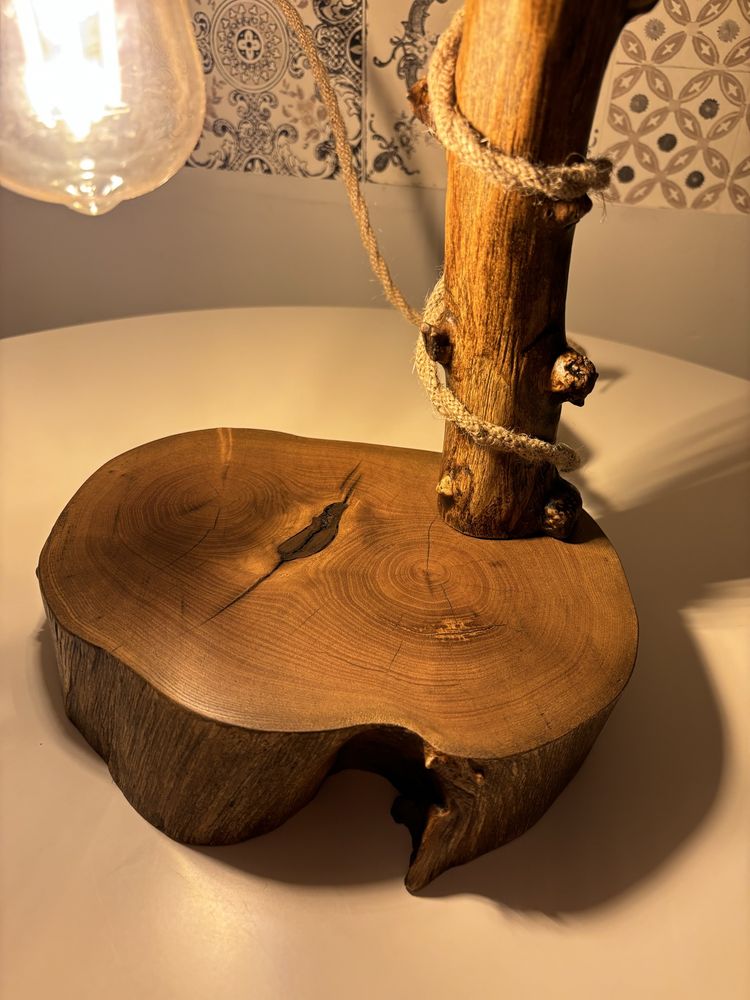 Lampka nocna z drewna