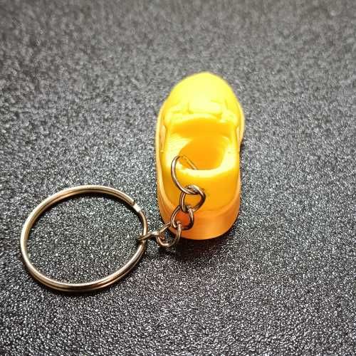Brelok mini sneaker 3D –żółty 4,5 cm