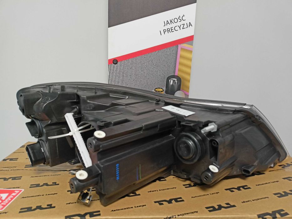 Skoda Octavia 2 08-13 Reflektor /soczewka / lewy H7+H1