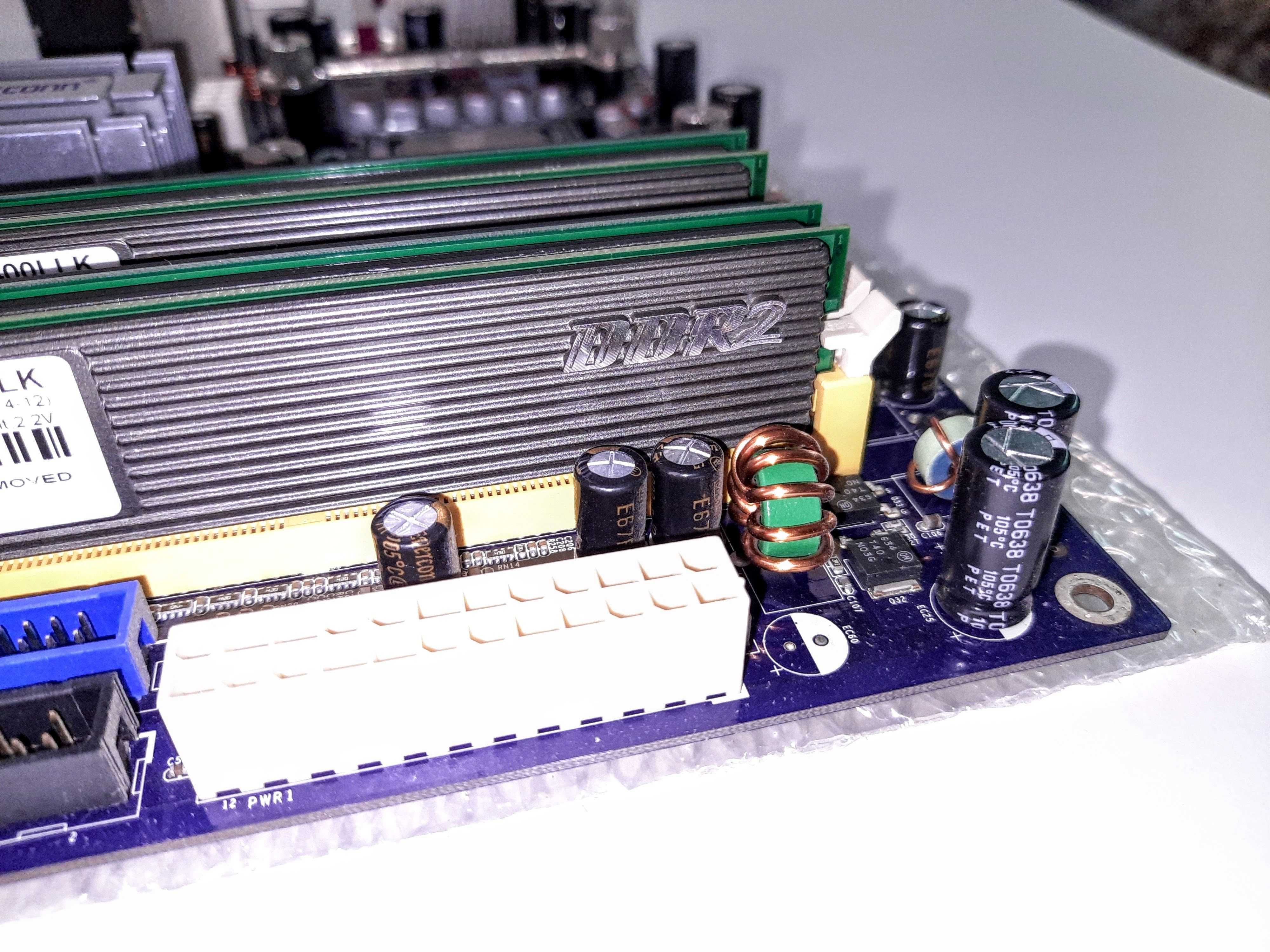 Płyta główna Foxconn, Pamięci RAM, Procesor.