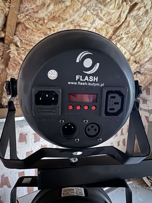 reflektory par64 led flash RGBW 12 sztuk z dwoma statywami