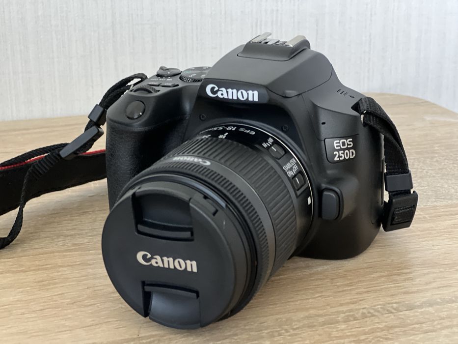 Фотоапарат Canon eos 250 D EF-S 18-25 IS STM(сумка і обєктив в подарун