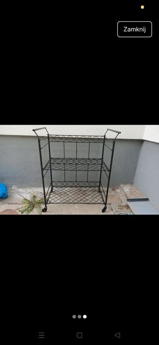 Metalowy dekoracyjny barek na kółkach