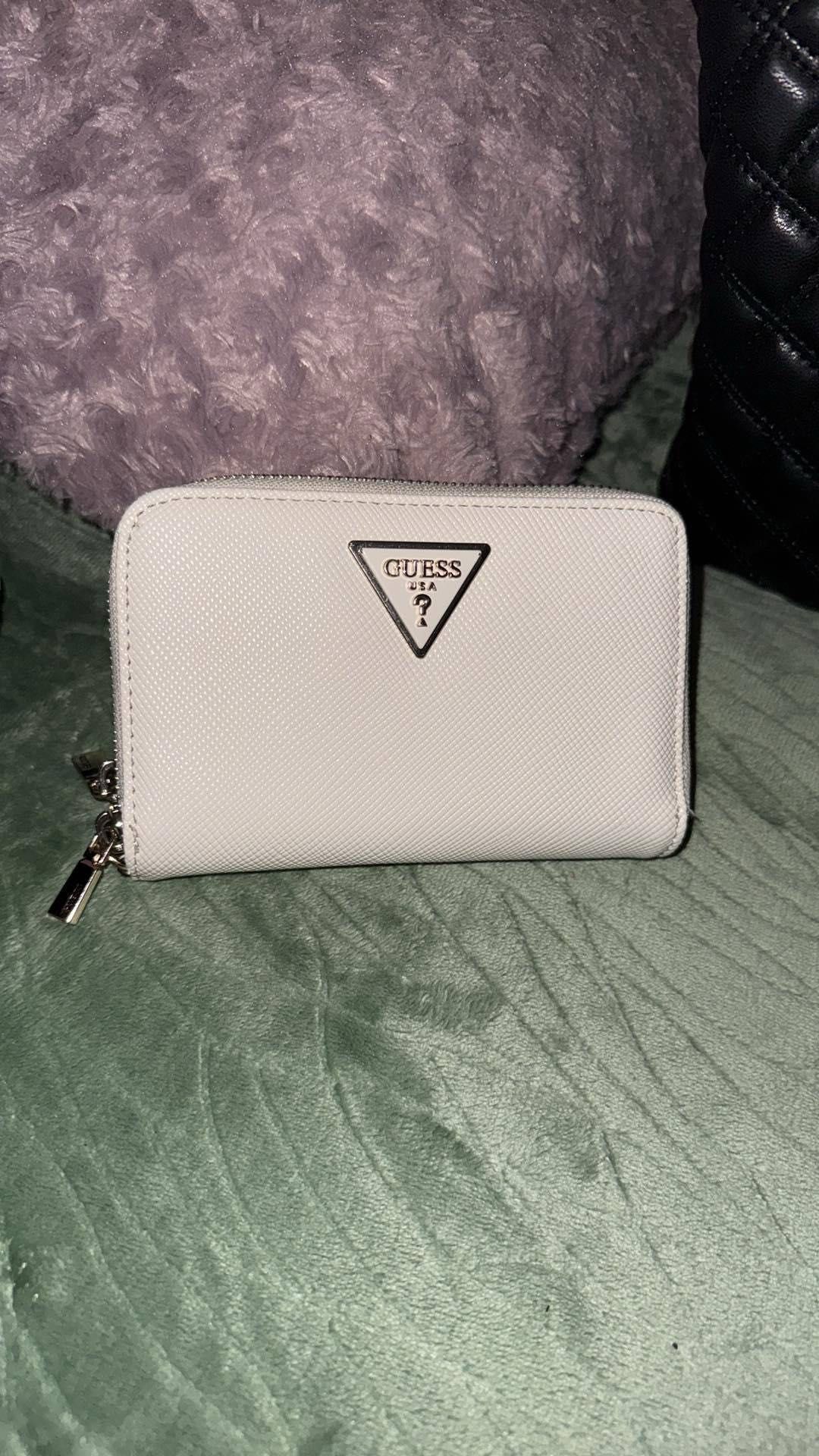 Carteira branca guess