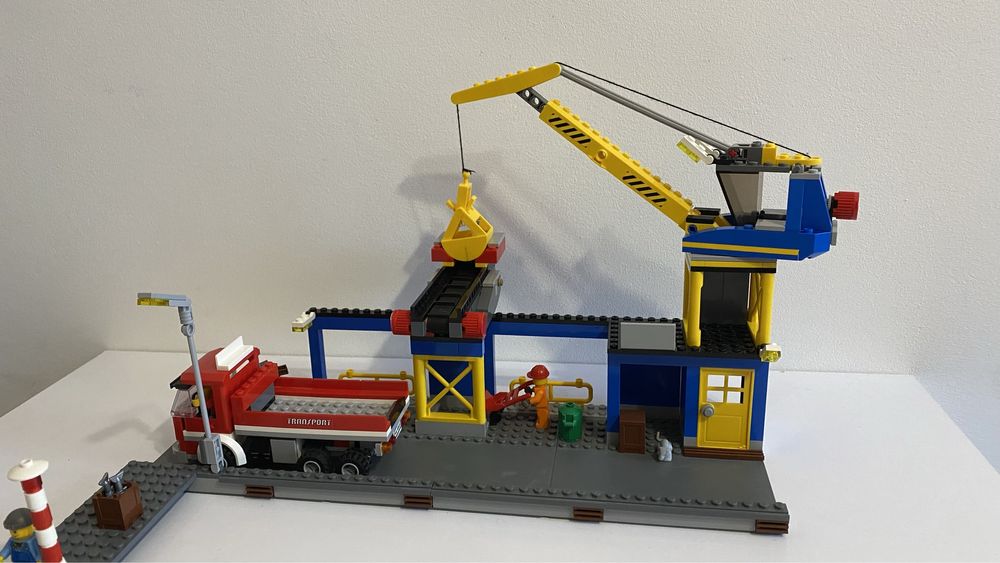 Lego City 4645 Łòdź w przystani z Dźwigiem i Ciężarówką