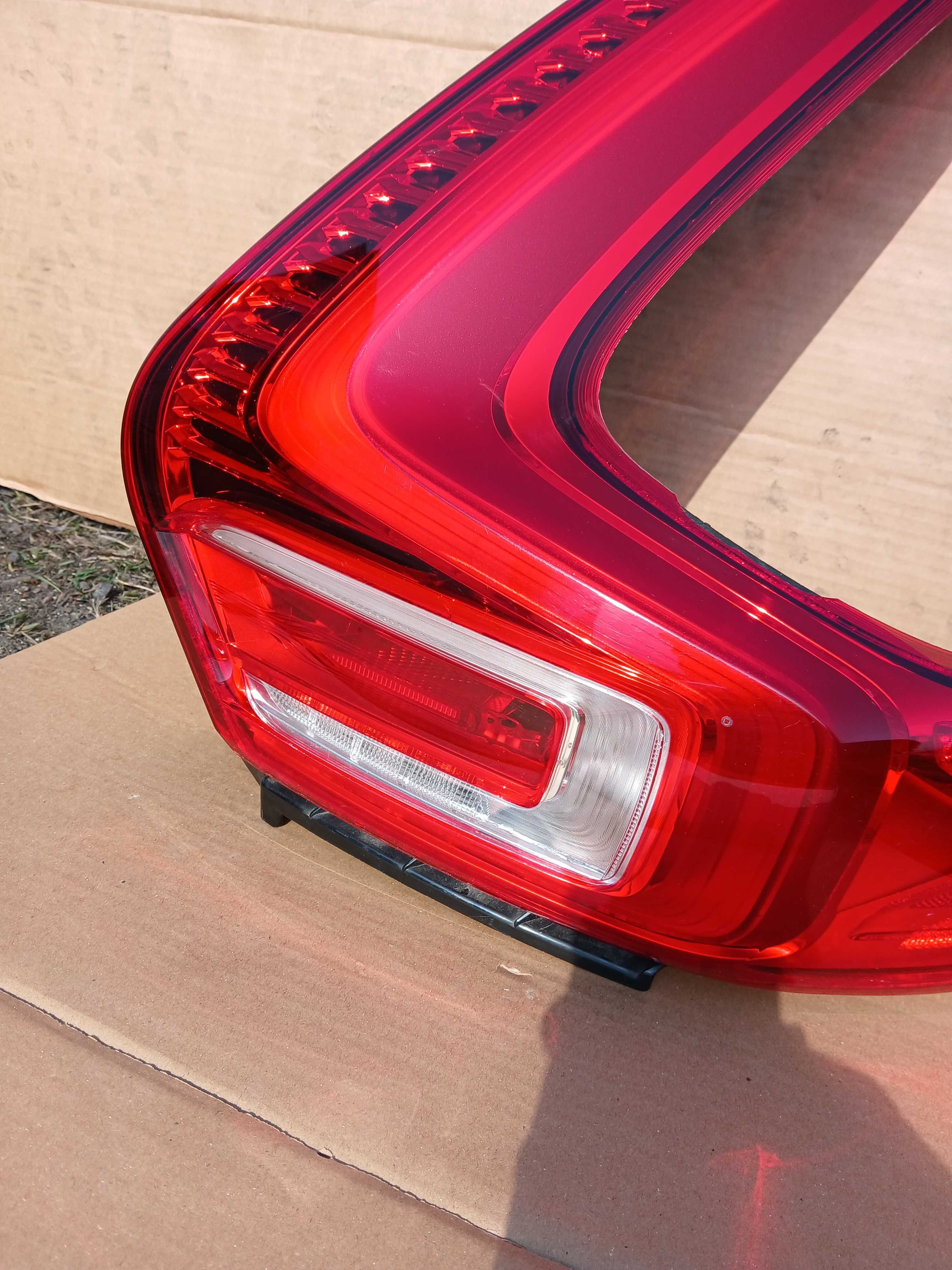 VOLVO XC40 II 17- Lampa prawa tył tylna LED