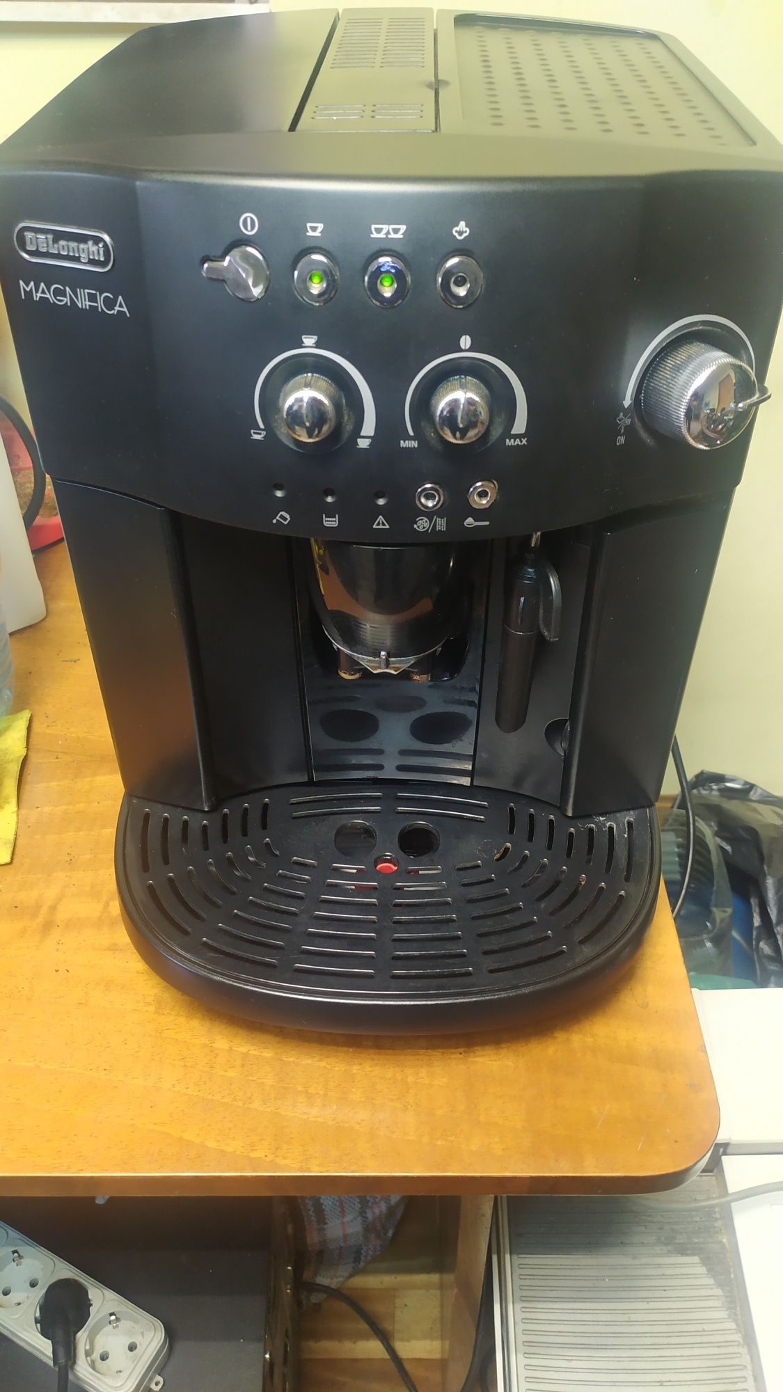 Автоматична кавомашина Delonghi, кофемашина, кавоварка, терміново!