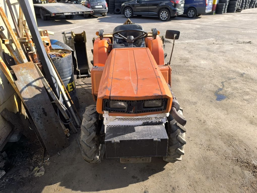 Kubota  B1600 повний привід з навісним