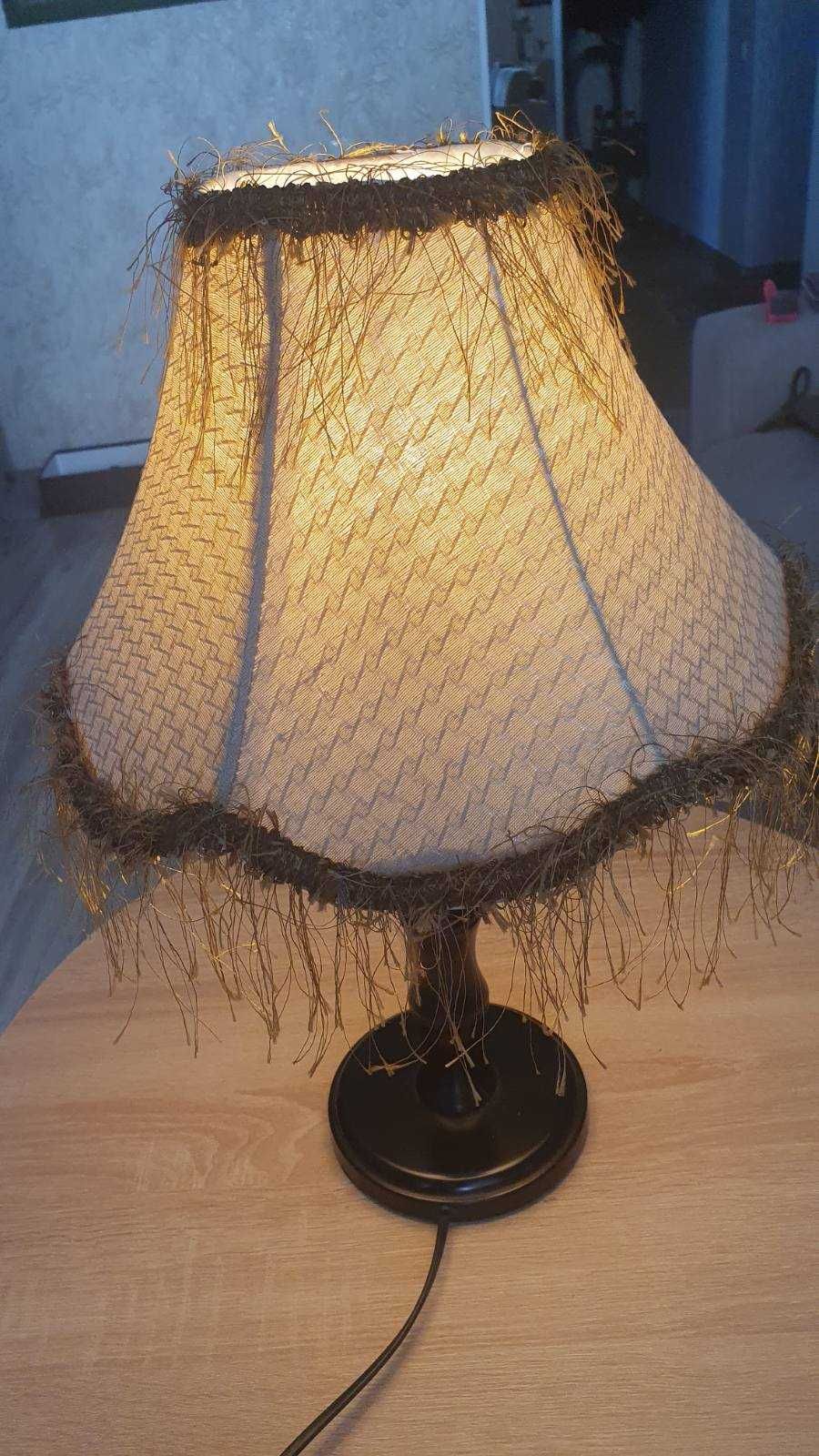 продам настільну лампу в класичному стилі