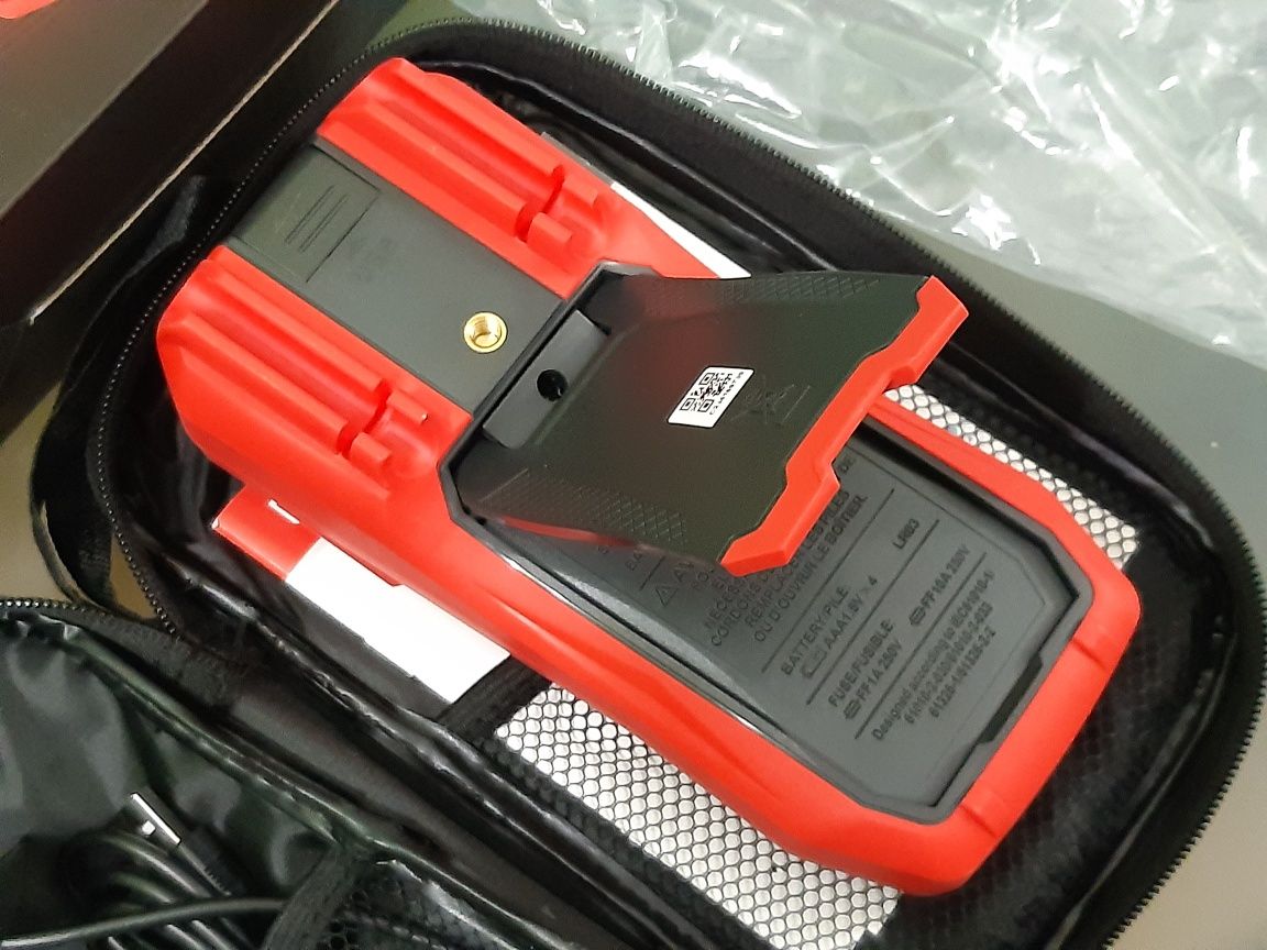 UNI-T UT61D Plus Цифровий мультиметр тестер амперметр вольтметр UT61D+