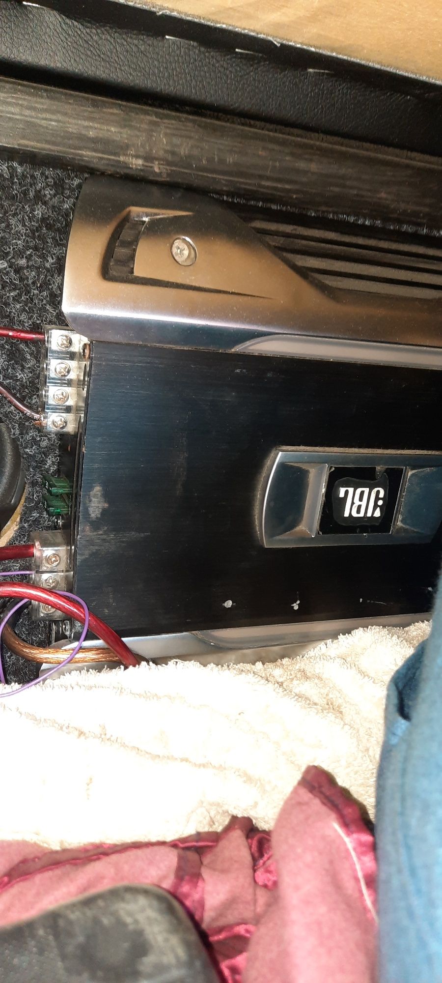 Сабуфер JBL + підсилювач до нього