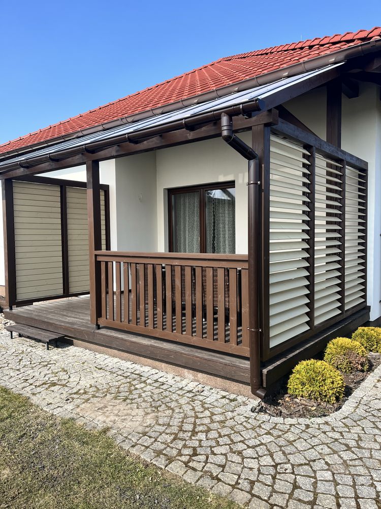 Zadaszenie tarasu pergola ruchome deseczki shuttersy