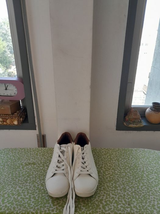 Vendo Sapatilhas de Senhora muito bonitas como novas