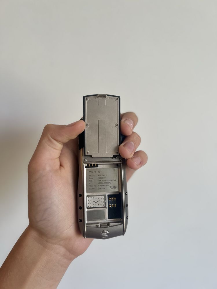 продам оригинальный Vertu ascent TI