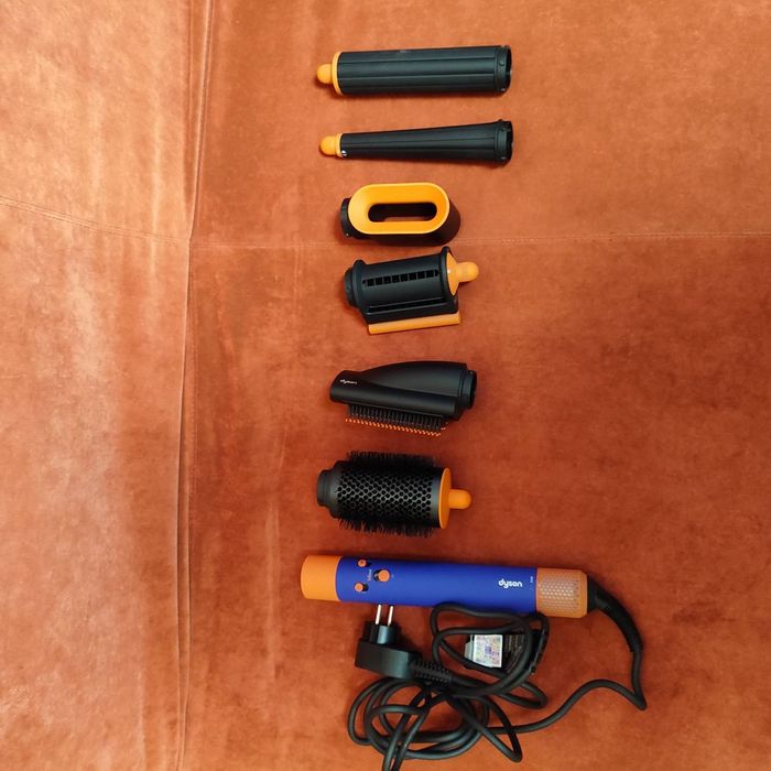 Стайлер для прямого та хвилястого волосся Dyson Airwrap i.d.