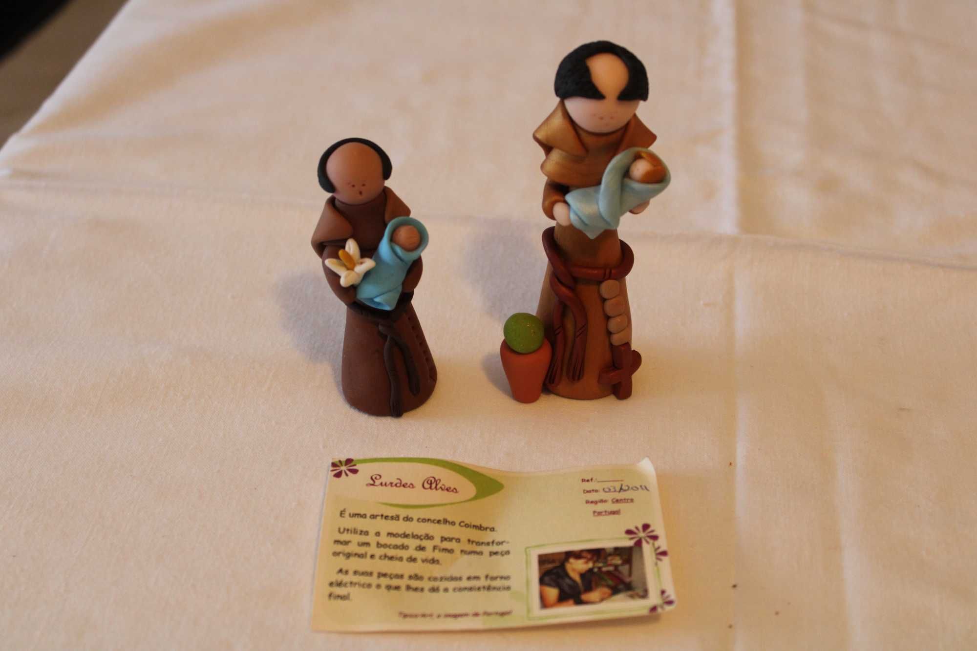 2 Figuras  de Santo António, em barro e pintado, assinado Lurdes Alves