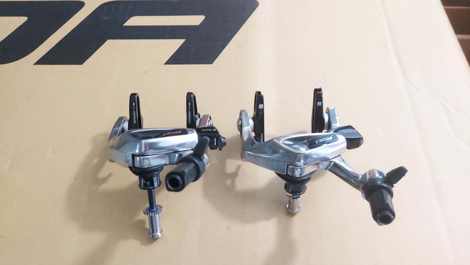 Travões Sram Red e Shimano Ultegra R8000