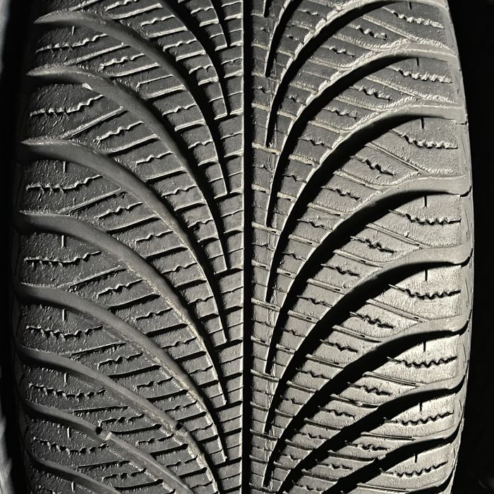 Шини 225/60/17 - 4шт Goodyear Vector4Season Gen-2