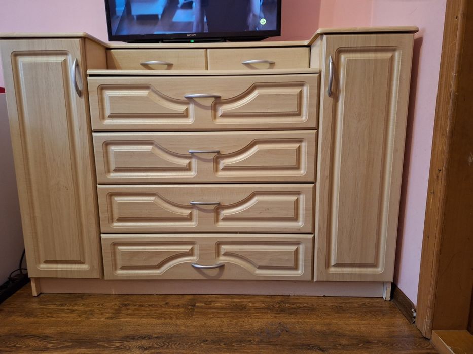 Тумба з шуфлядами