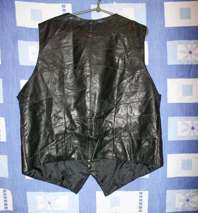 Мужская кожаная жилетка можно для мото