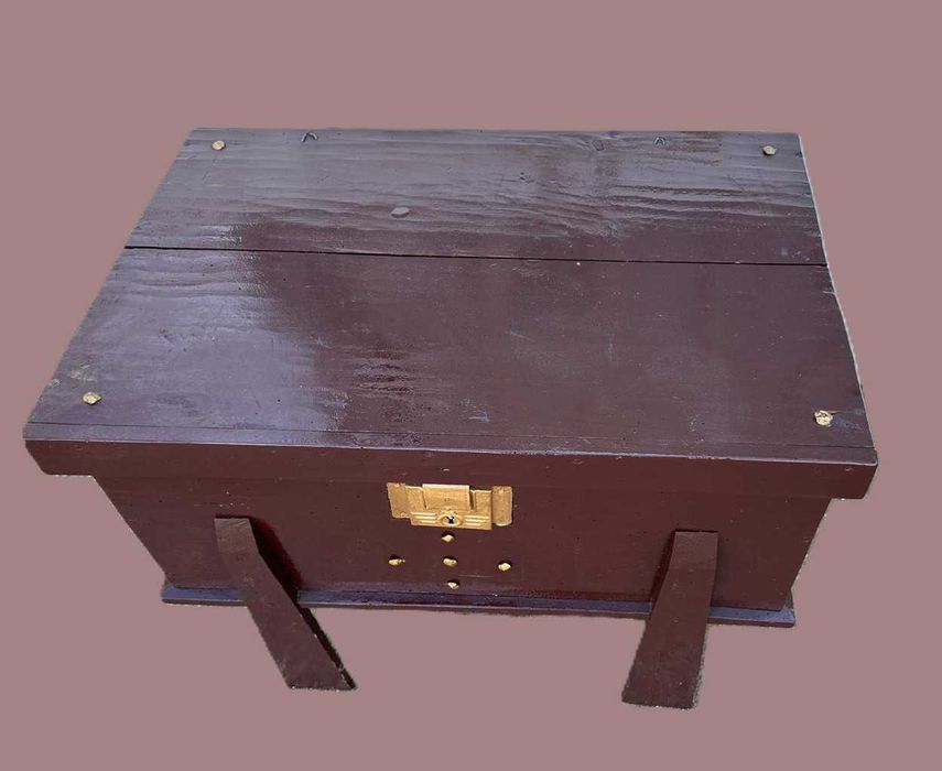 Arca antiga, em pinho, bau, livre de xilofagos