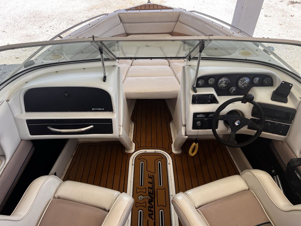 Caravelle 21 - Motor mercruiser 4.3 V6 - 9 lugares