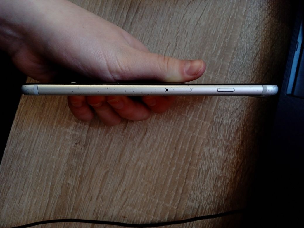 Продаю iPhone 7 Plus на запчастини

Телефон заблокований власником, ал