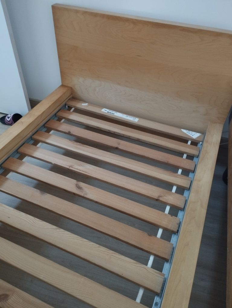 Cama solteiro  bom estado