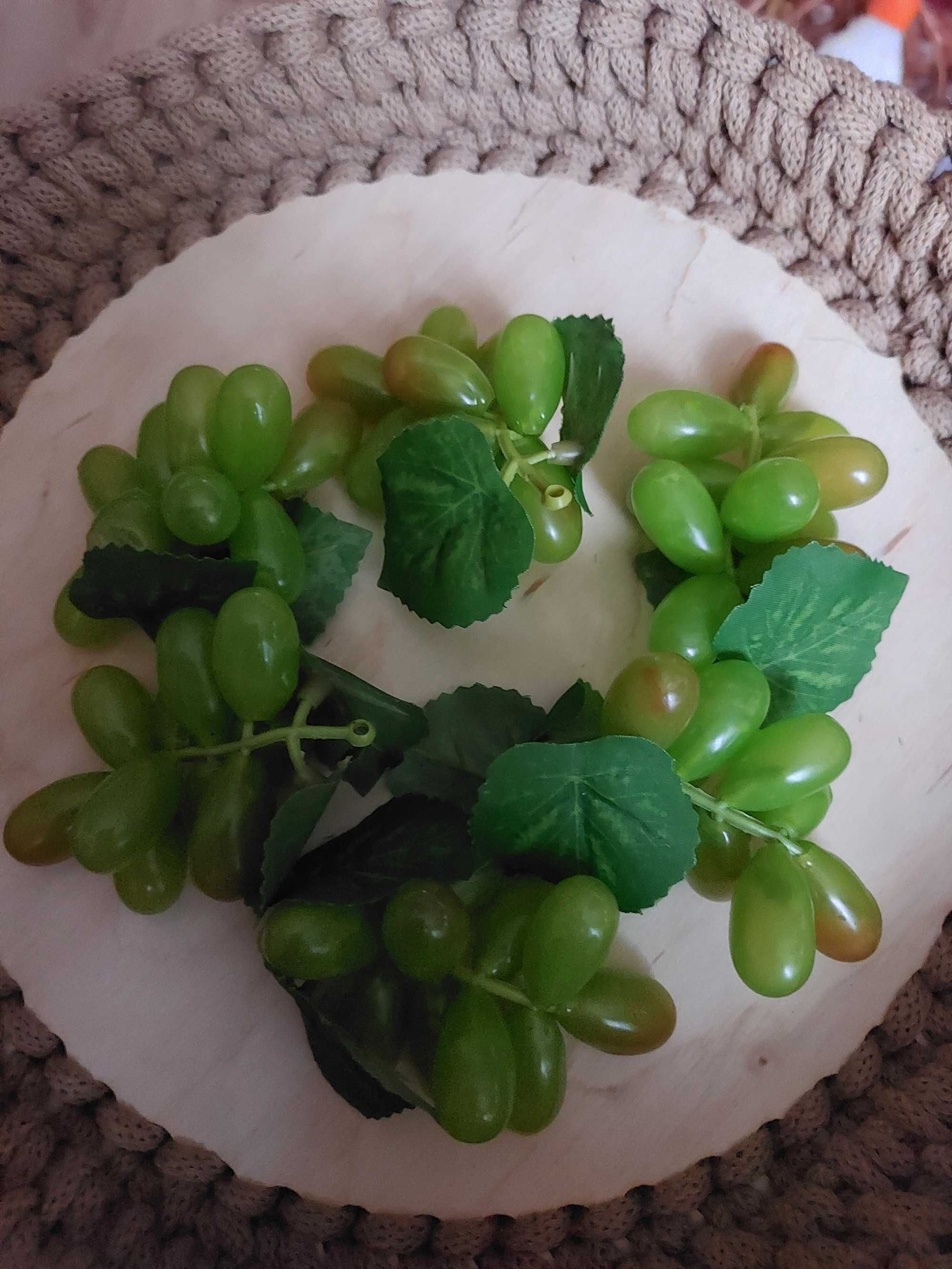 Kiscie winogron do kielicha komunijnego