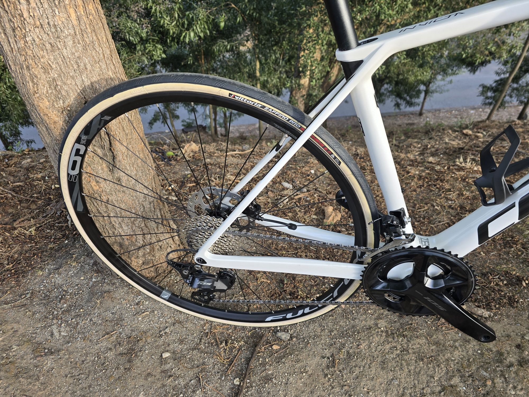 Bicicleta de carbono de disco nova