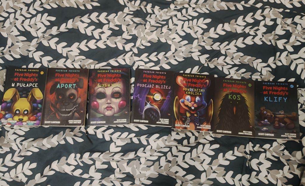 Książki fnaf tomy od 1 do 7