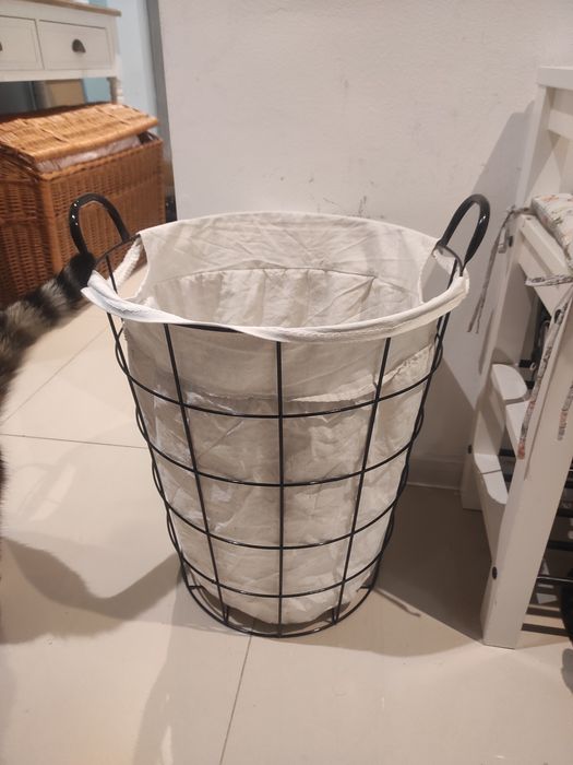 Metalowy kosz na pranie koce zabawki