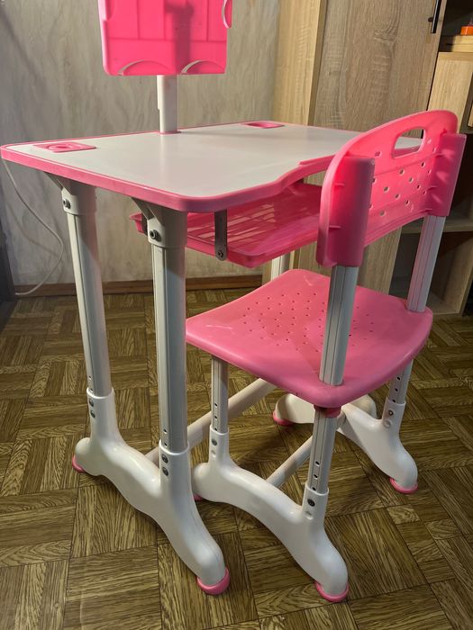 Парта для дівчинки