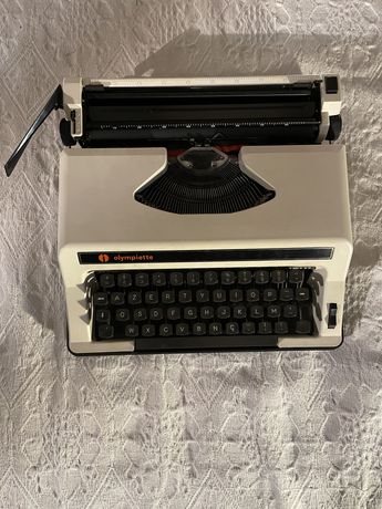 Maquina de escrever.