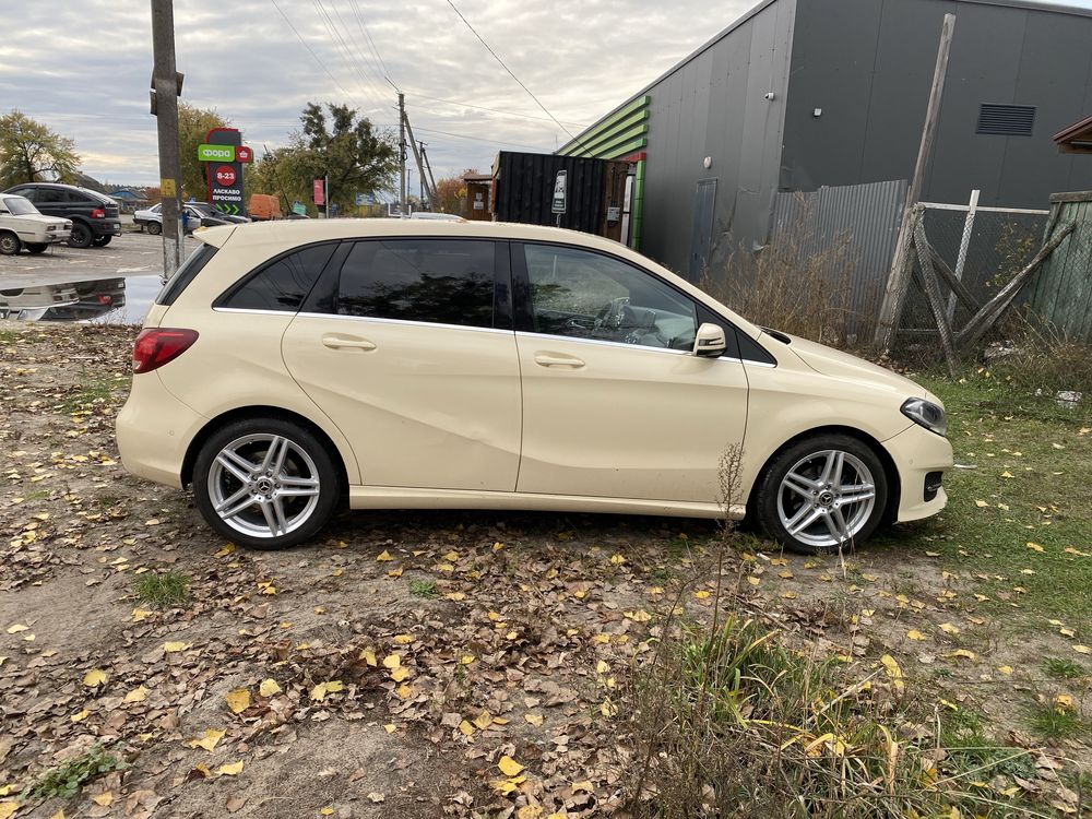 Mercedes-bens b180 1,5d 2015 109к.с.