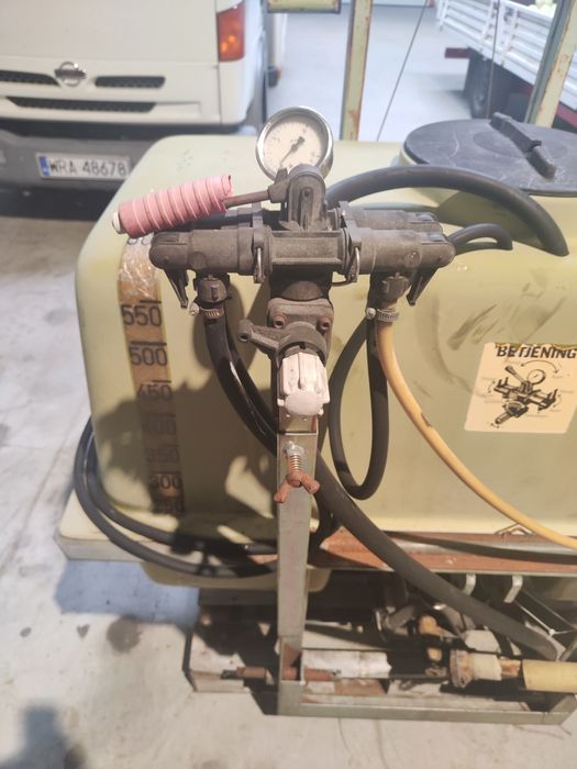 Opryskiwacz rolniczy polowy ciśnieniowy zawieszany