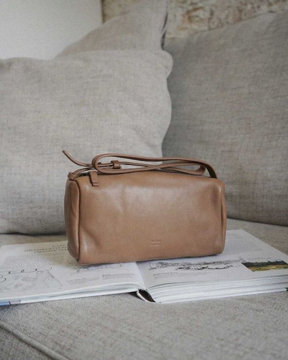 Вінтажна сумка-тоут у стилі мінімалізм Facade Pattern