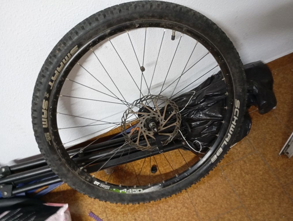 Roda bicicleta BTT 26 com aros DT Swiss