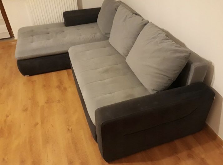 Stan idealny, naroznik z funkcja spania i pojemnikiem na posciel
