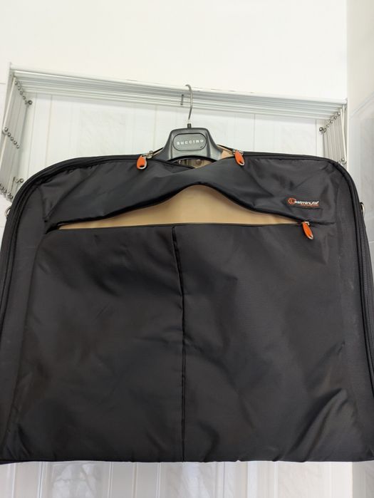 Porta fatos a estrear