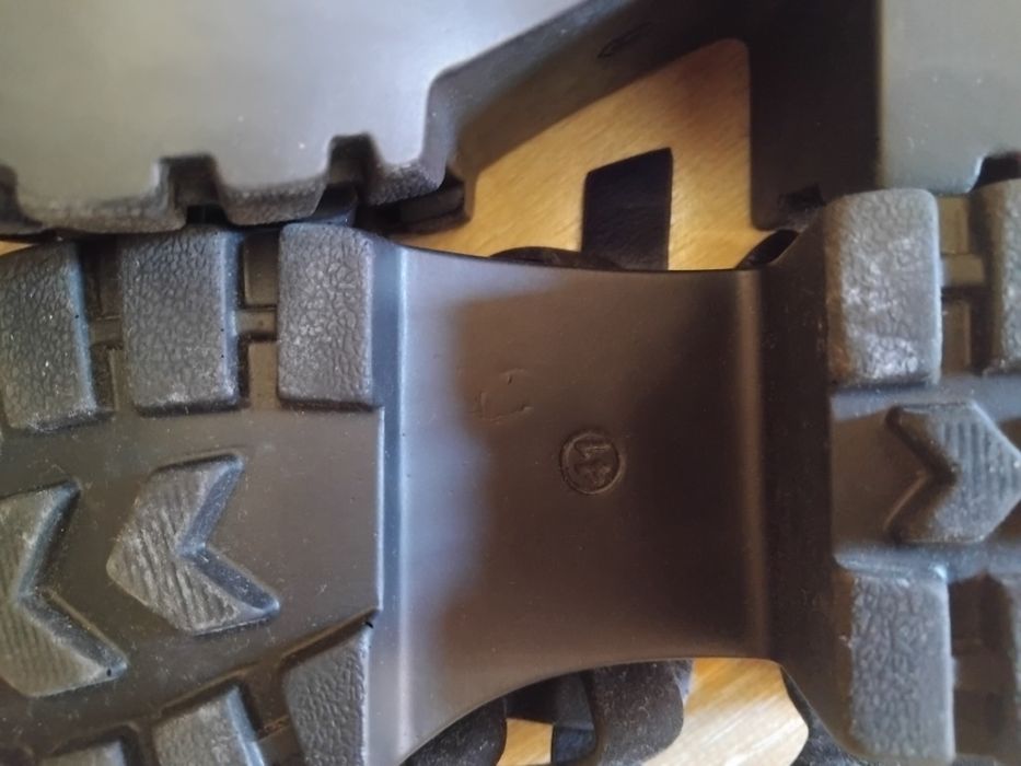 Sandálias pretas novas