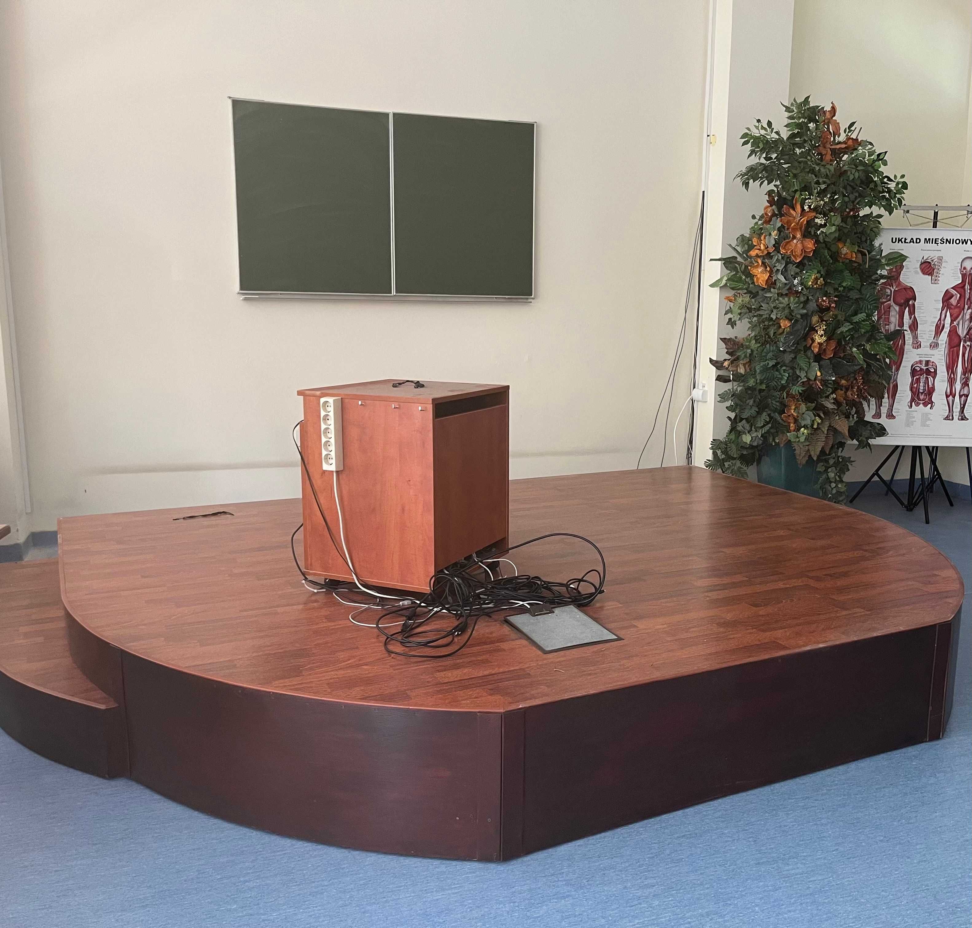 Podest ze schodkiem