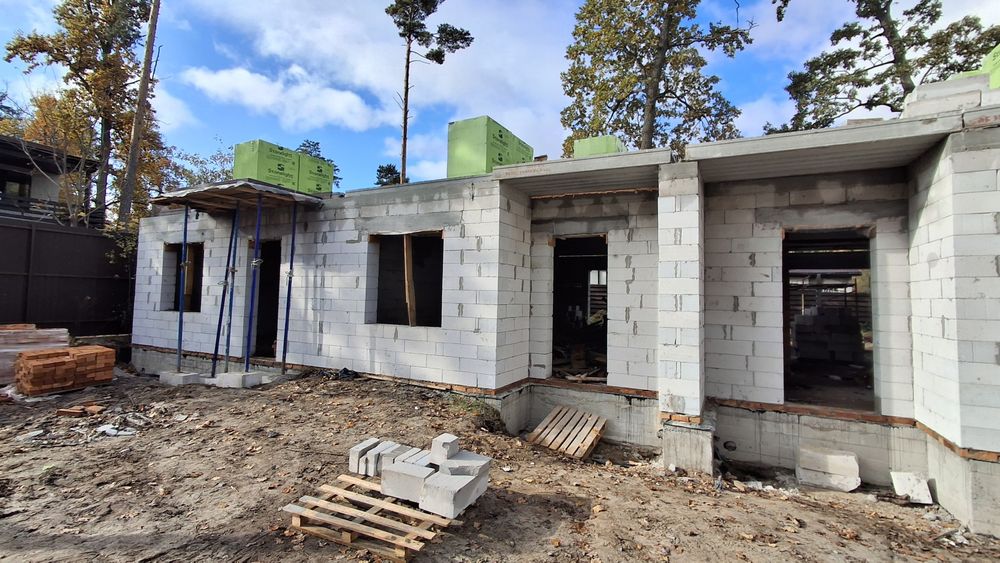 Таунхаус в Лісовій Бучі з великим подвір'ям та коморами, є розтермін.!