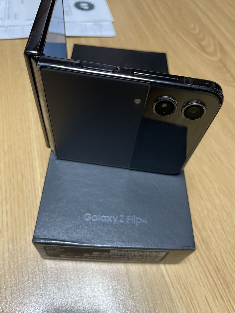Samsung Galaxy Z flip 4 256 Gigas