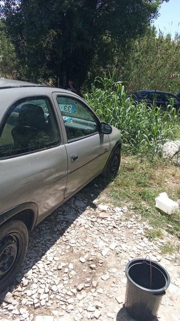 Vendo Corsa 1.4 gasolina Teto Solar, vidros  e travas elétricas